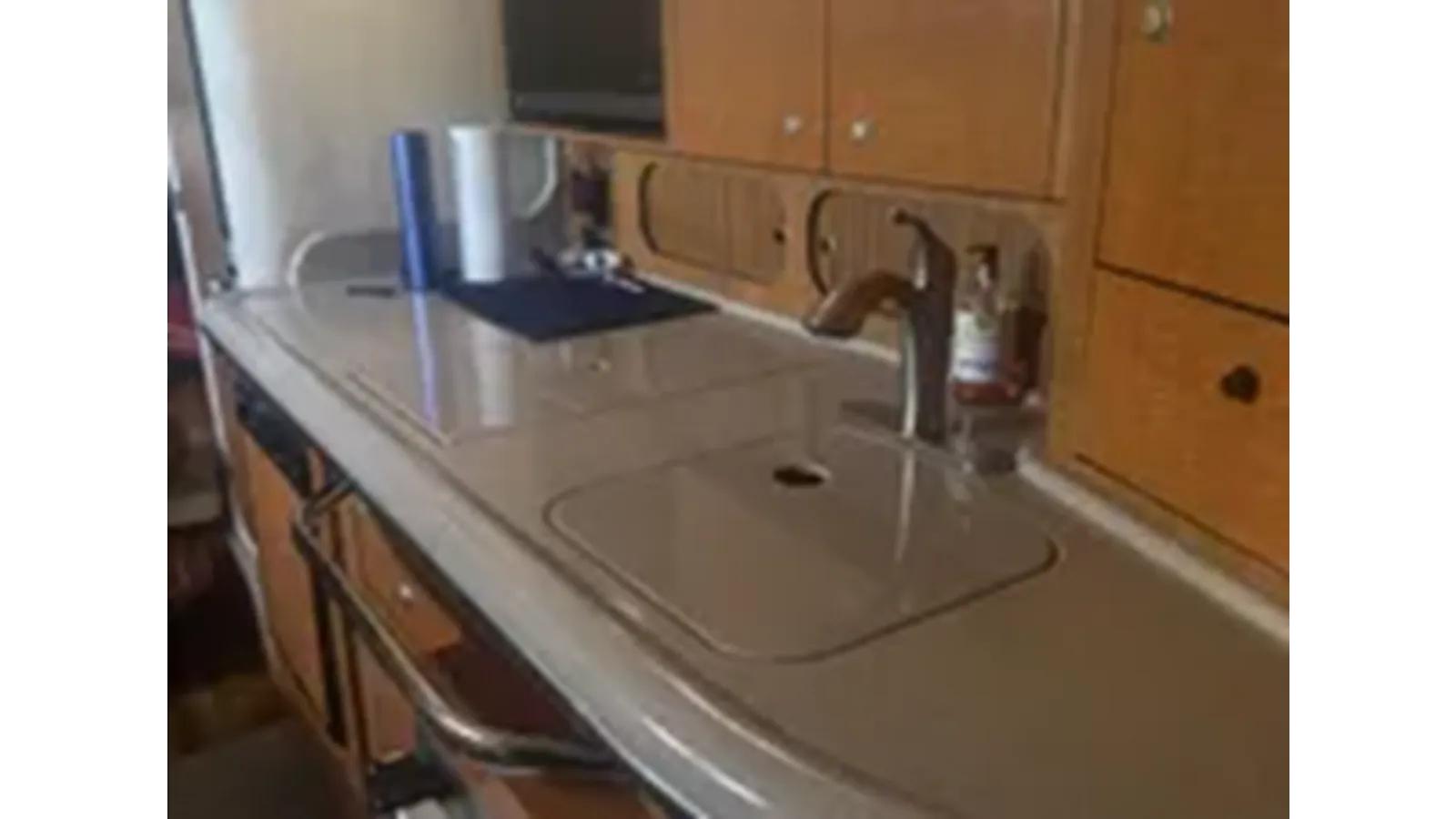 Купить яхту 2006 Sea Ray 340 Sundancer 340 Sundancer в Shestakov Yacht Sales