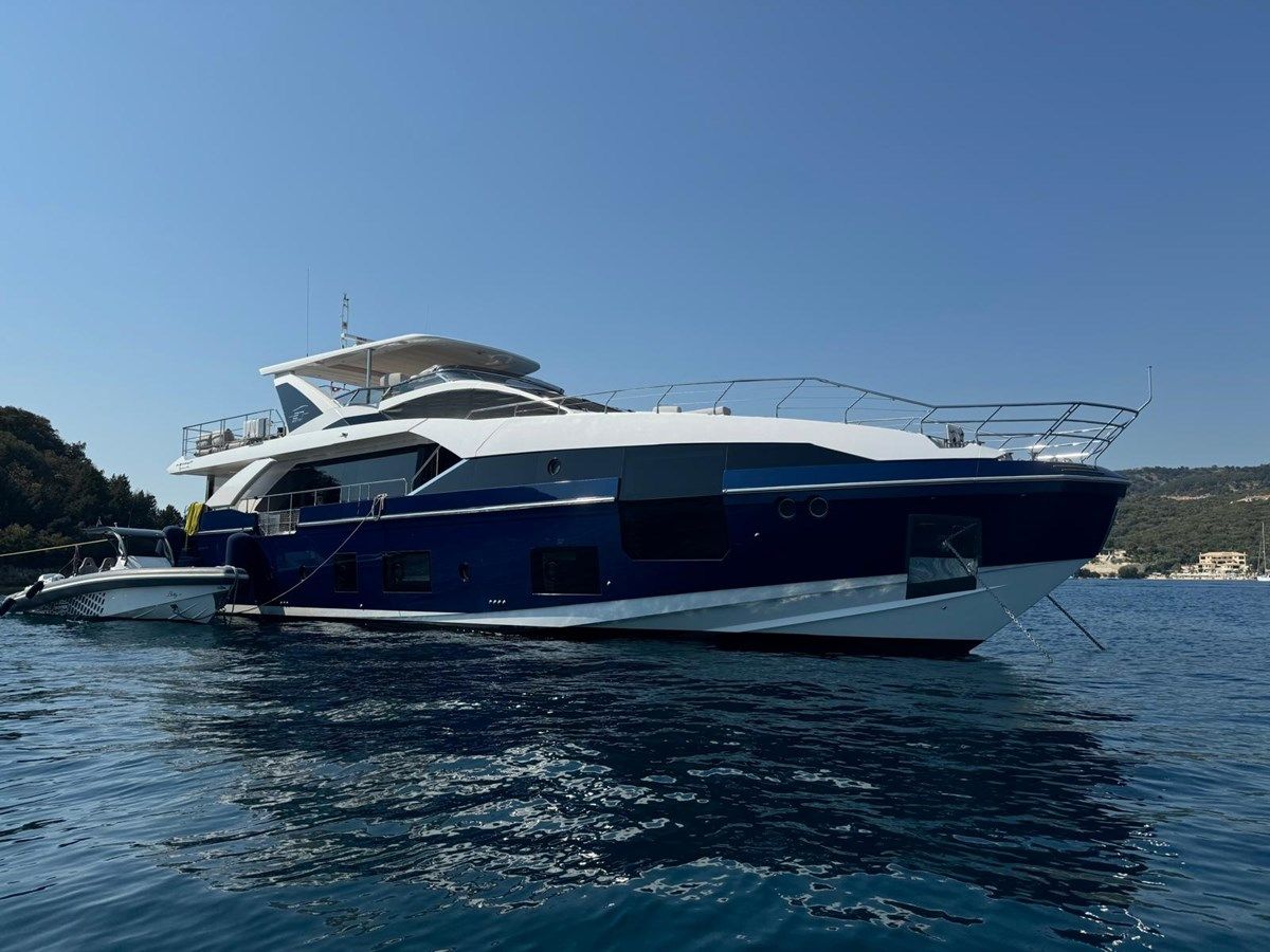 Buy a yacht BETTY - Azimut Yachts