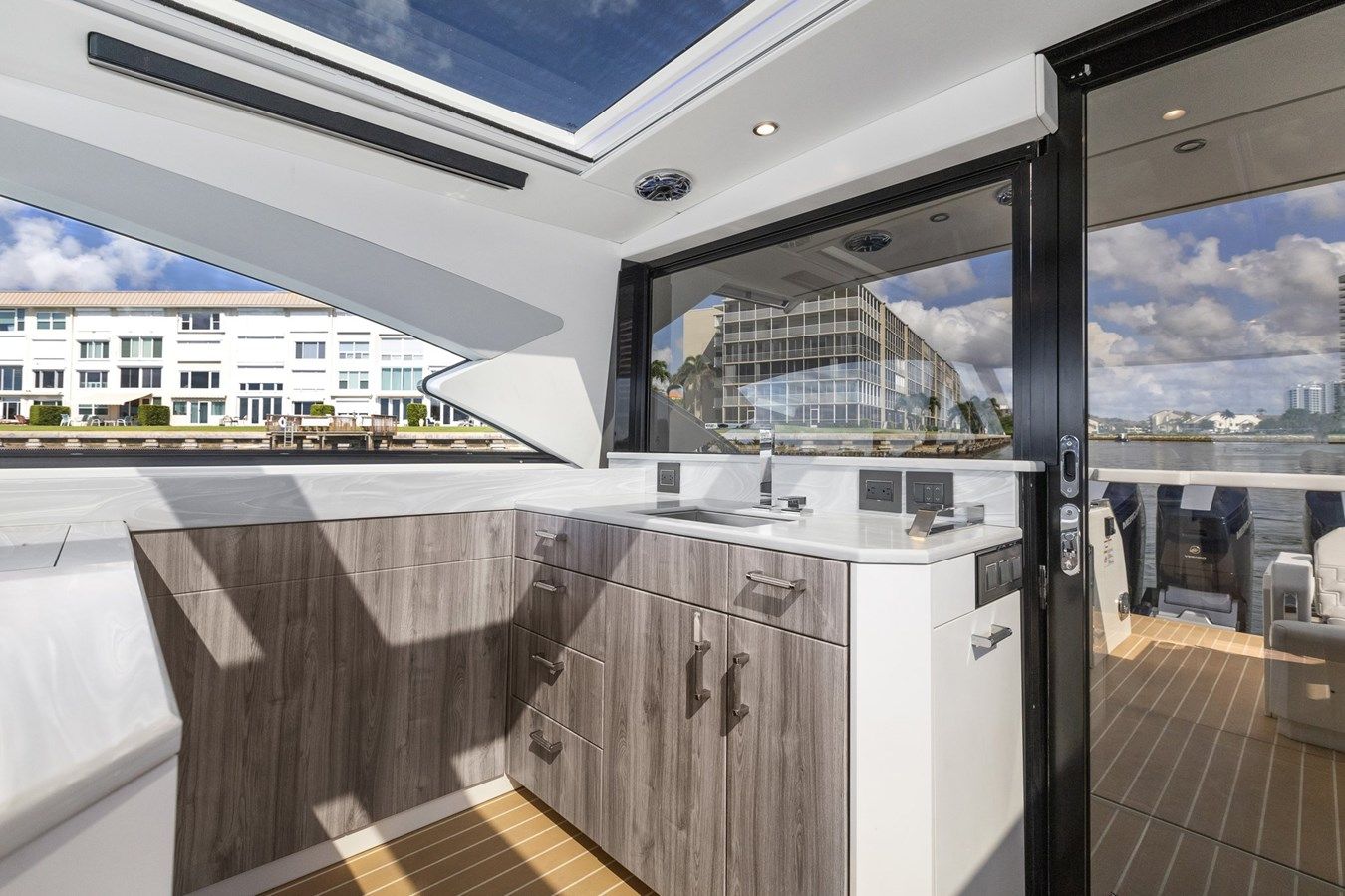 Купить яхту On Course 500SSC в Shestakov Yacht Sales