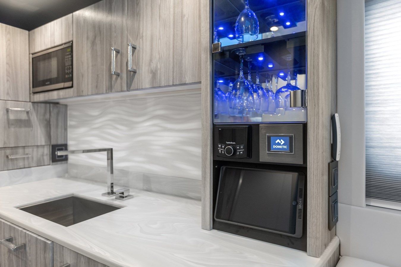 Купить яхту On Course - Formula Boats в Shestakov Yacht Sales