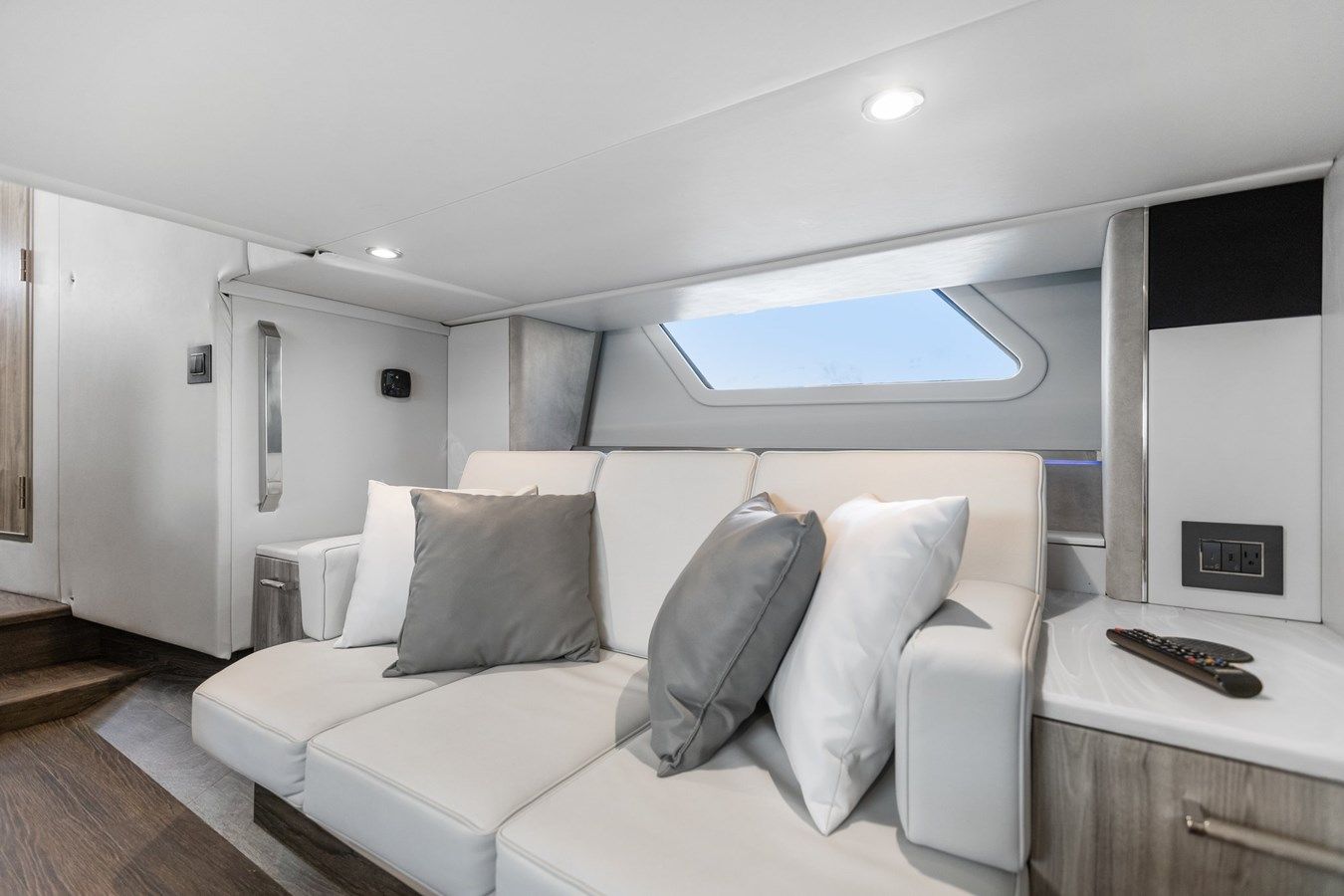 Лучшие предложения покупки яхты On Course 2022