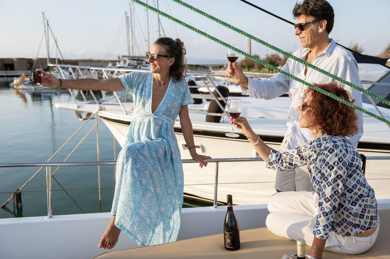 the best price on APANI 2016