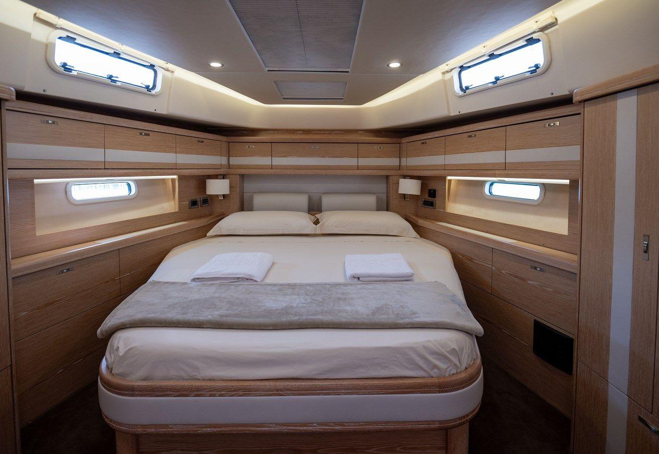 Buy a yacht APANI - MOODY