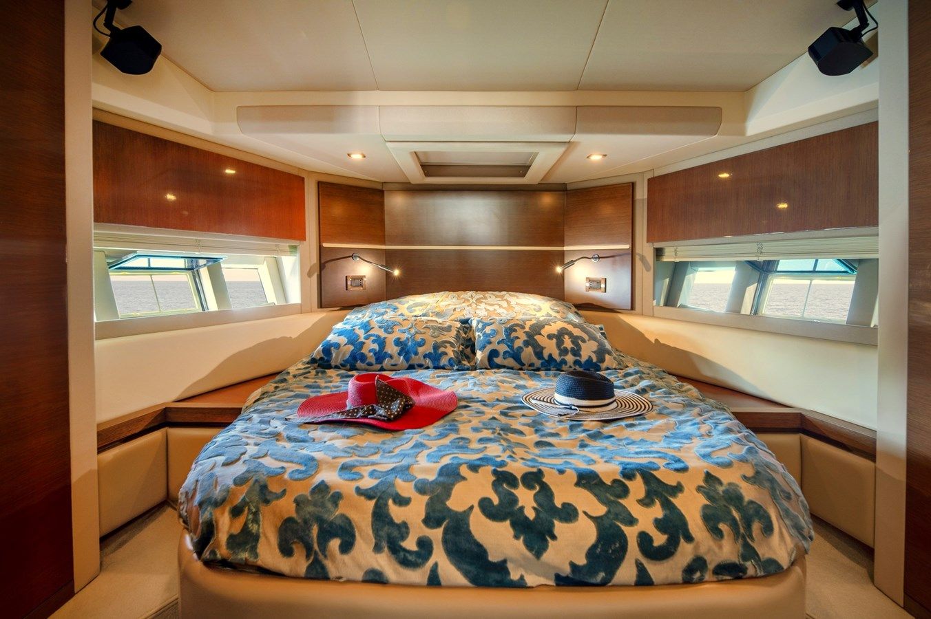 the best price on A.J Azimut 54