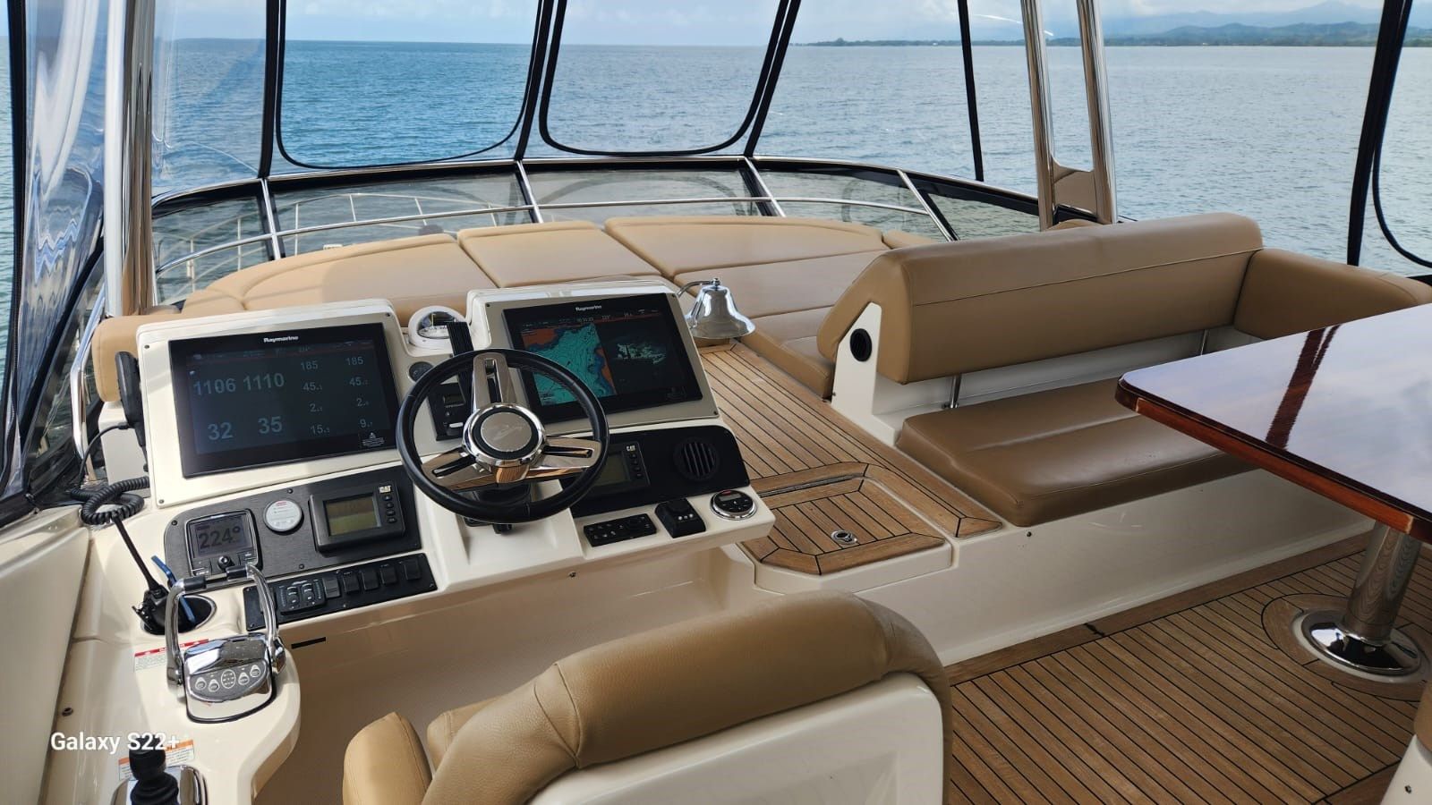 Buy a yacht Sea Ray L650 Fly - SEA RAY