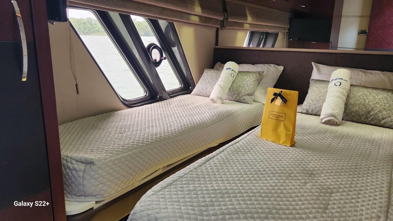 Buy a Sea Ray L650 Fly - SEA RAY at Shestakov Yacht Sales