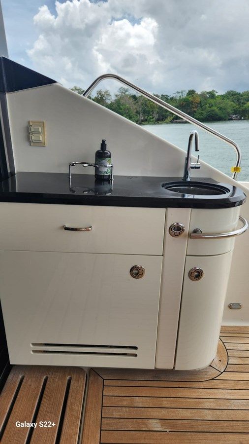 Buy a yacht Sea Ray L650 Fly L650 Fly