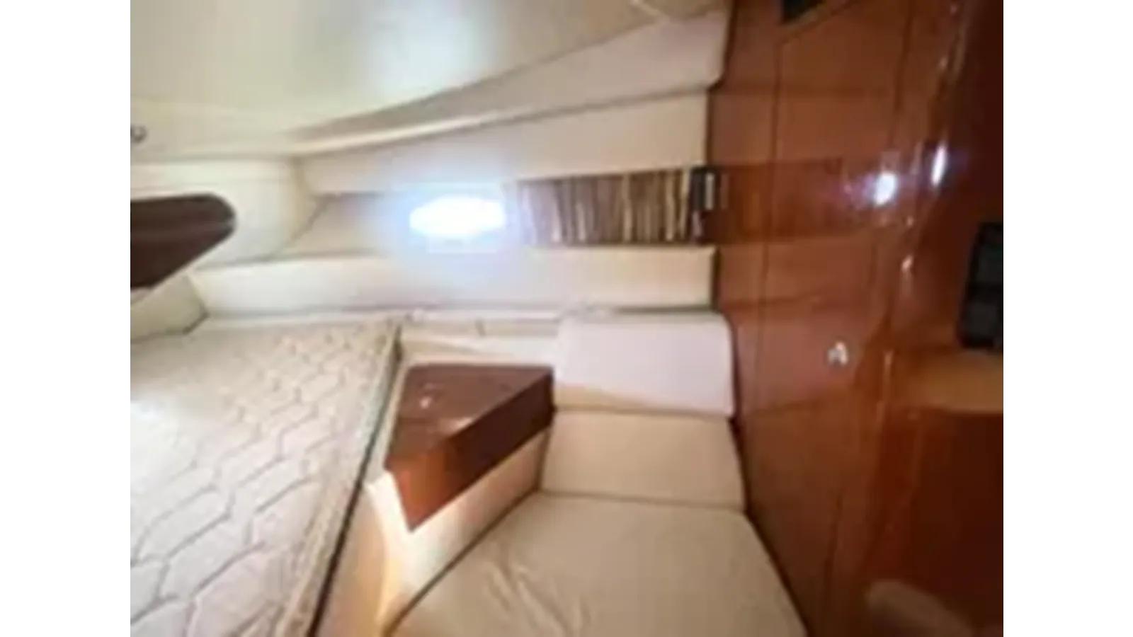 Buy a yacht 2005 Regal 3560 Commodor 3560 Commodor