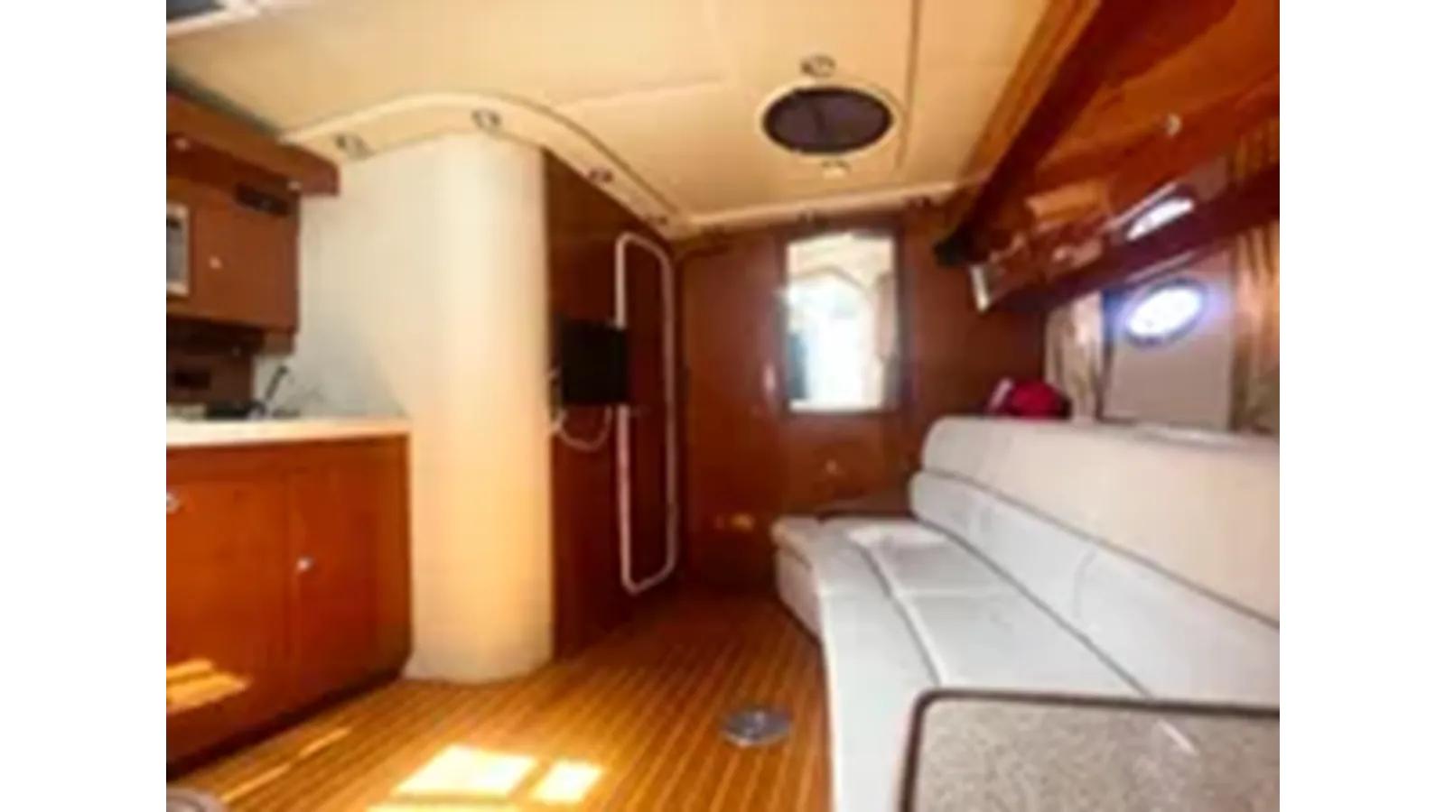 2005 Regal 3560 Commodor 36