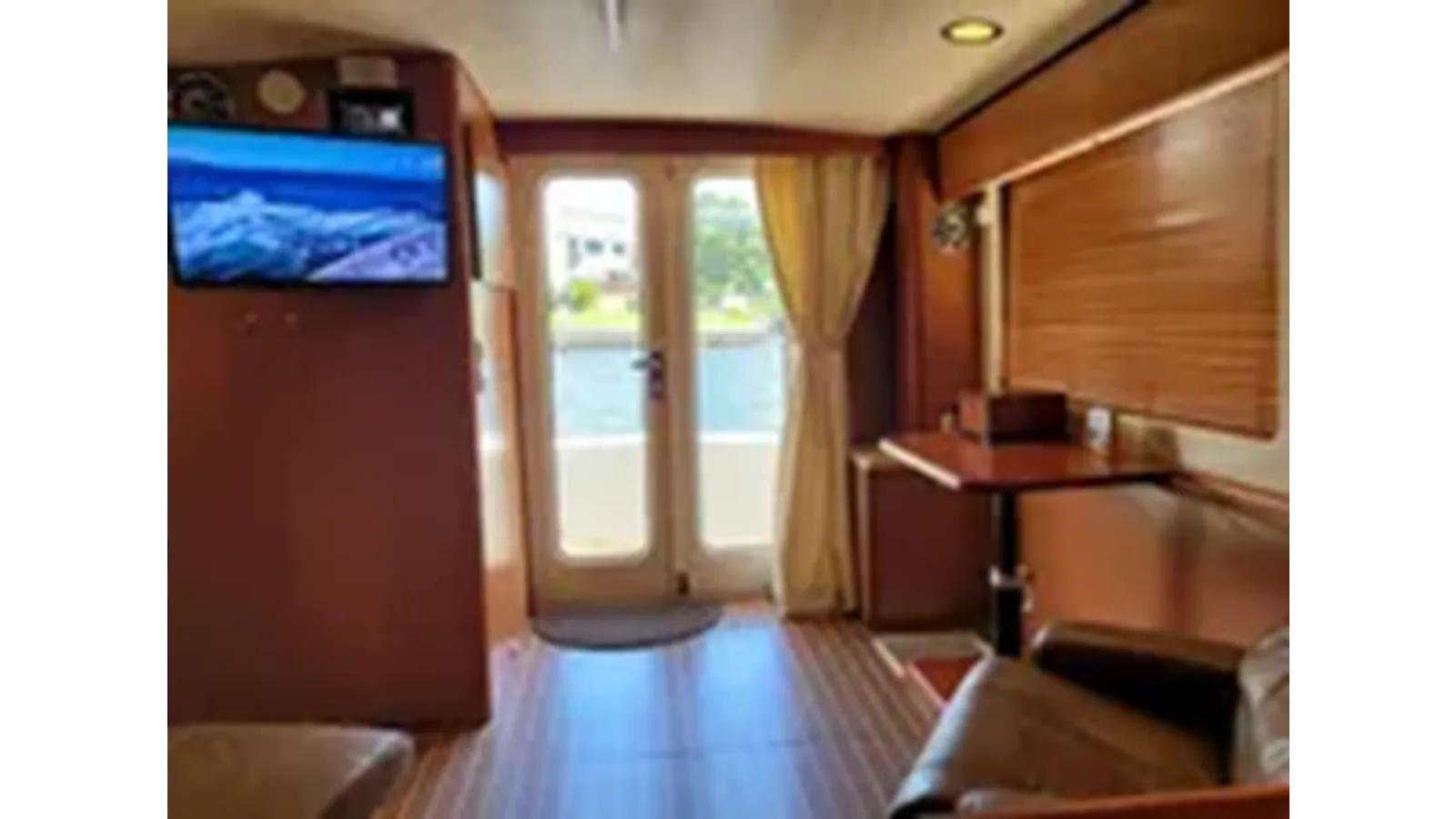 best yacht sales deals 2009 Mainship 34 Trawler 36