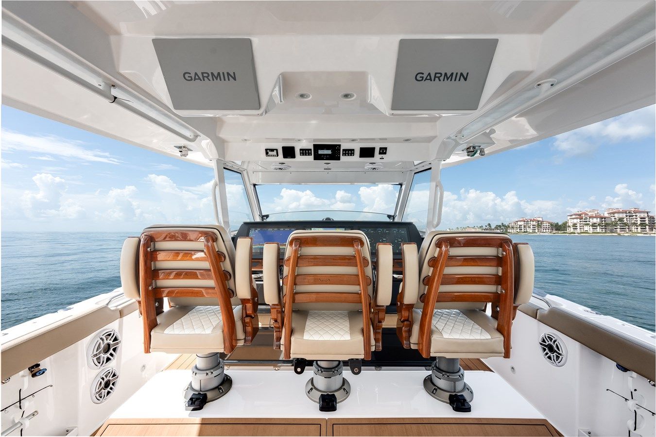 Buy a yacht Shine V - Everglades