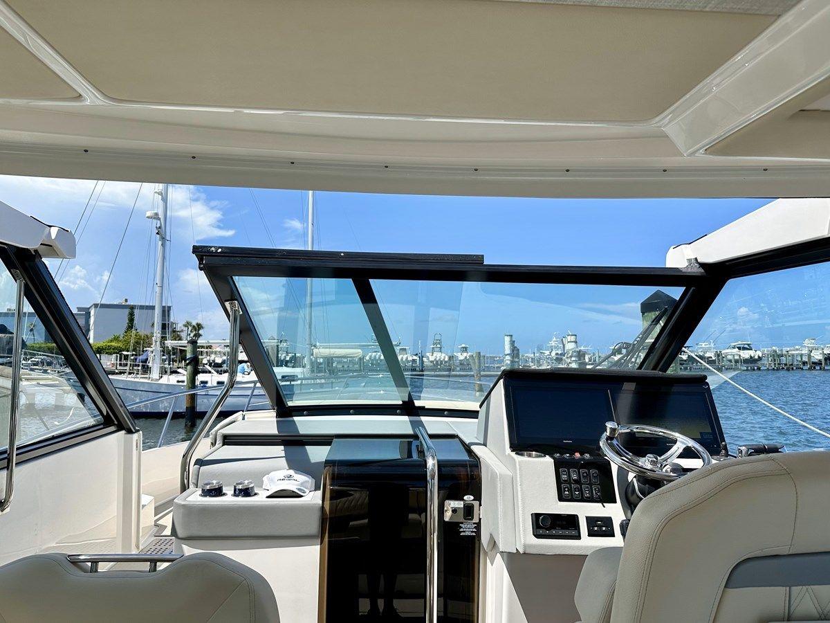 Купить яхту LITTLE STAR - Regal в Shestakov Yacht Sales