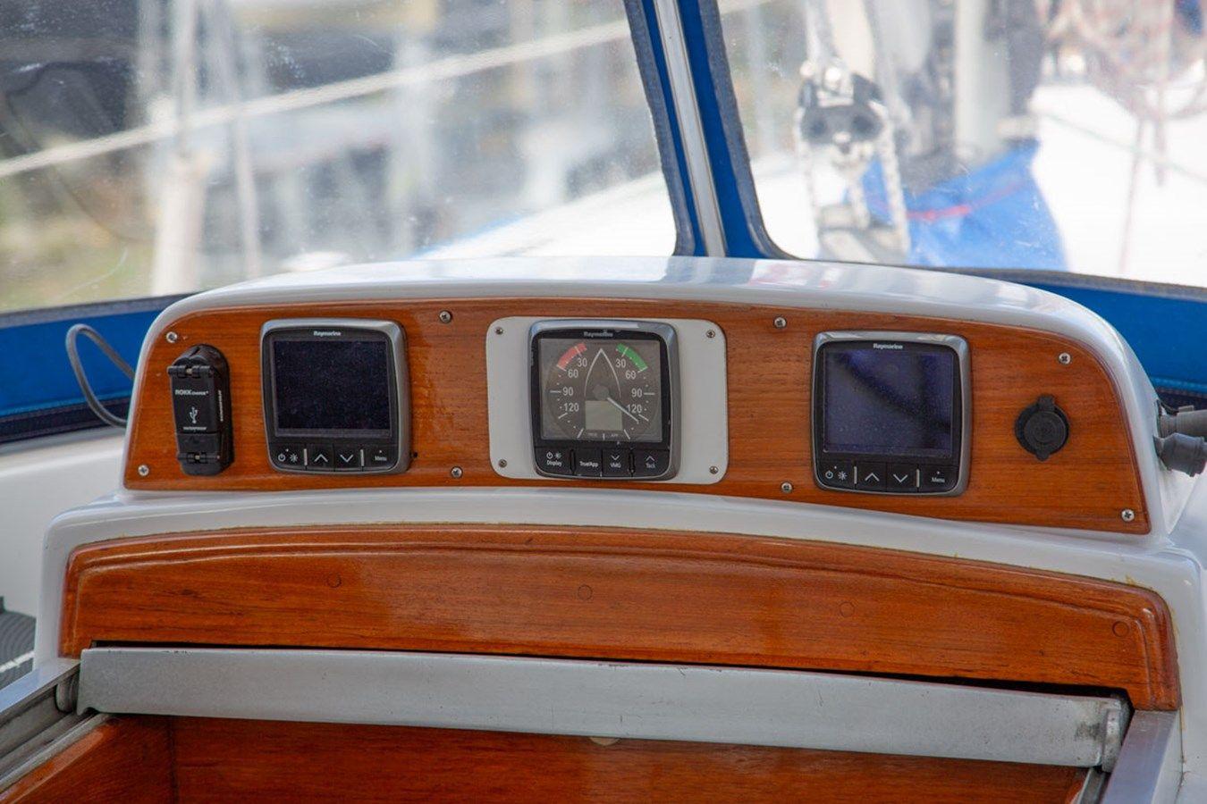 the best price on ONEGIN - HYLAS