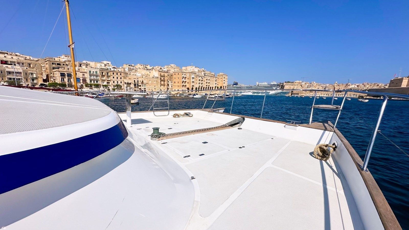 Buy a yacht ATARAXIS 640