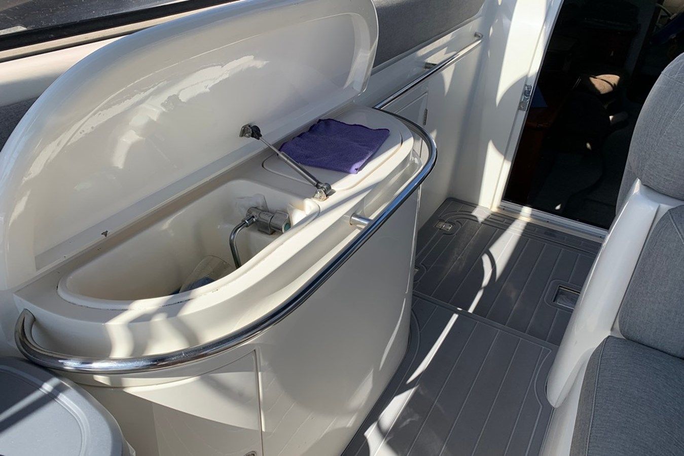 Buy a SUNSEEKER SUPERHAWK 48 48 at Shestakov Yacht Sales