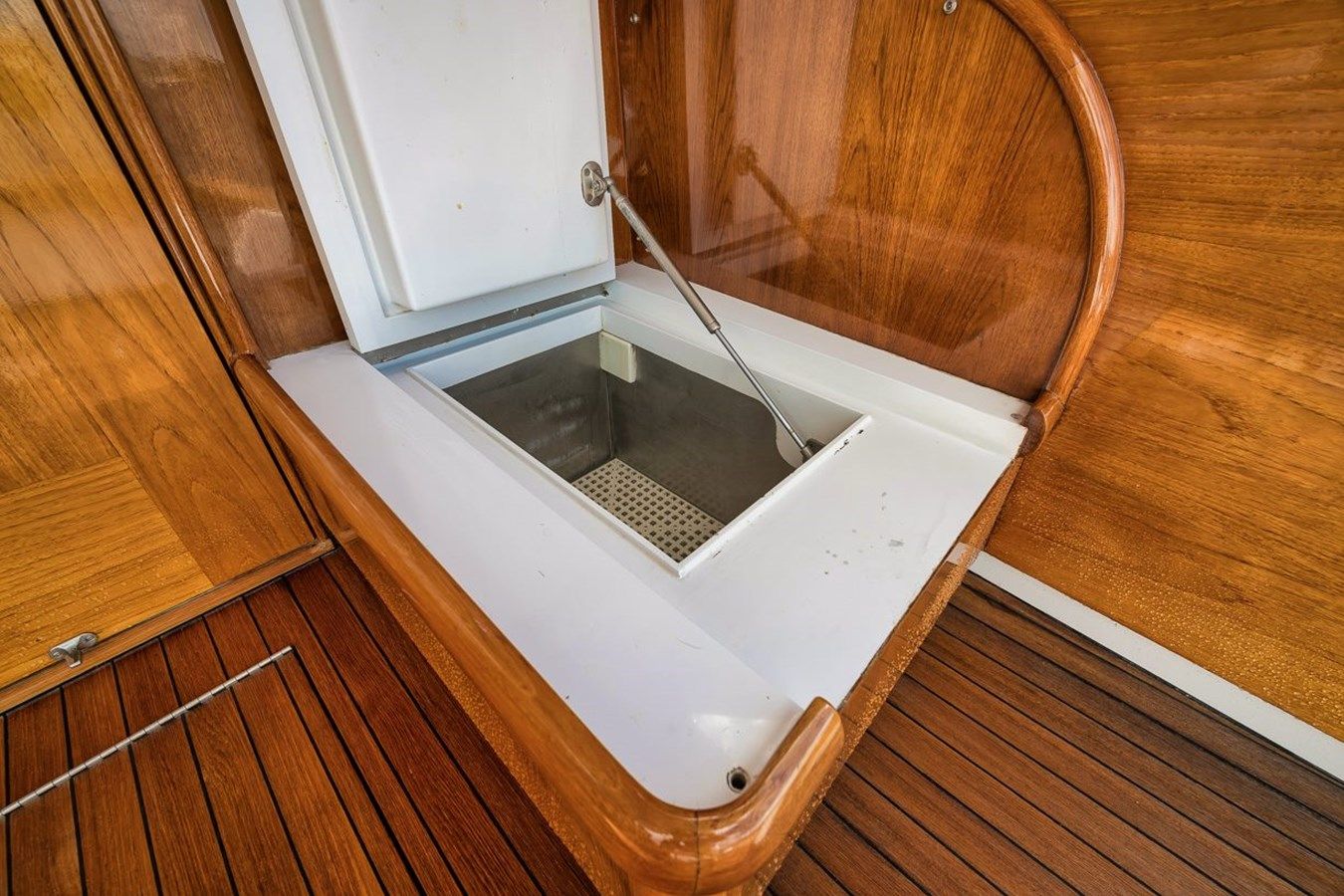 Buy a NO AGENDA at Shestakov Yacht Sales