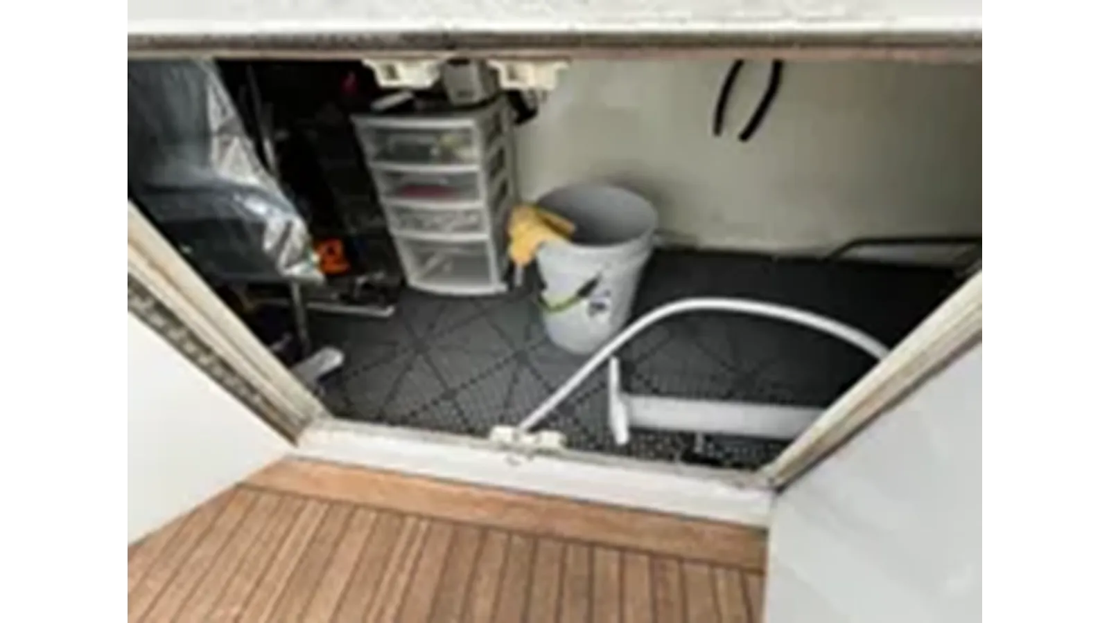 Продажа яхты 1999 Hatteras 74 Sport Deck Motor Yacht 74