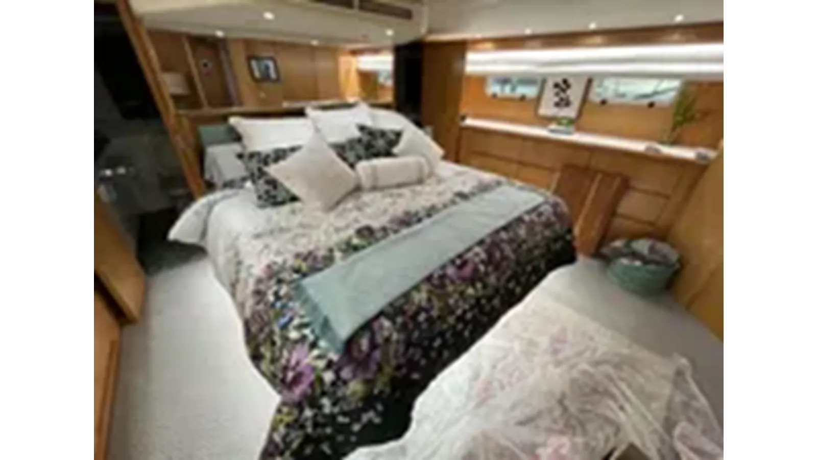 Купить яхту 1999 Hatteras 74 Sport Deck Motor Yacht 1999 в Shestakov Yacht Sales