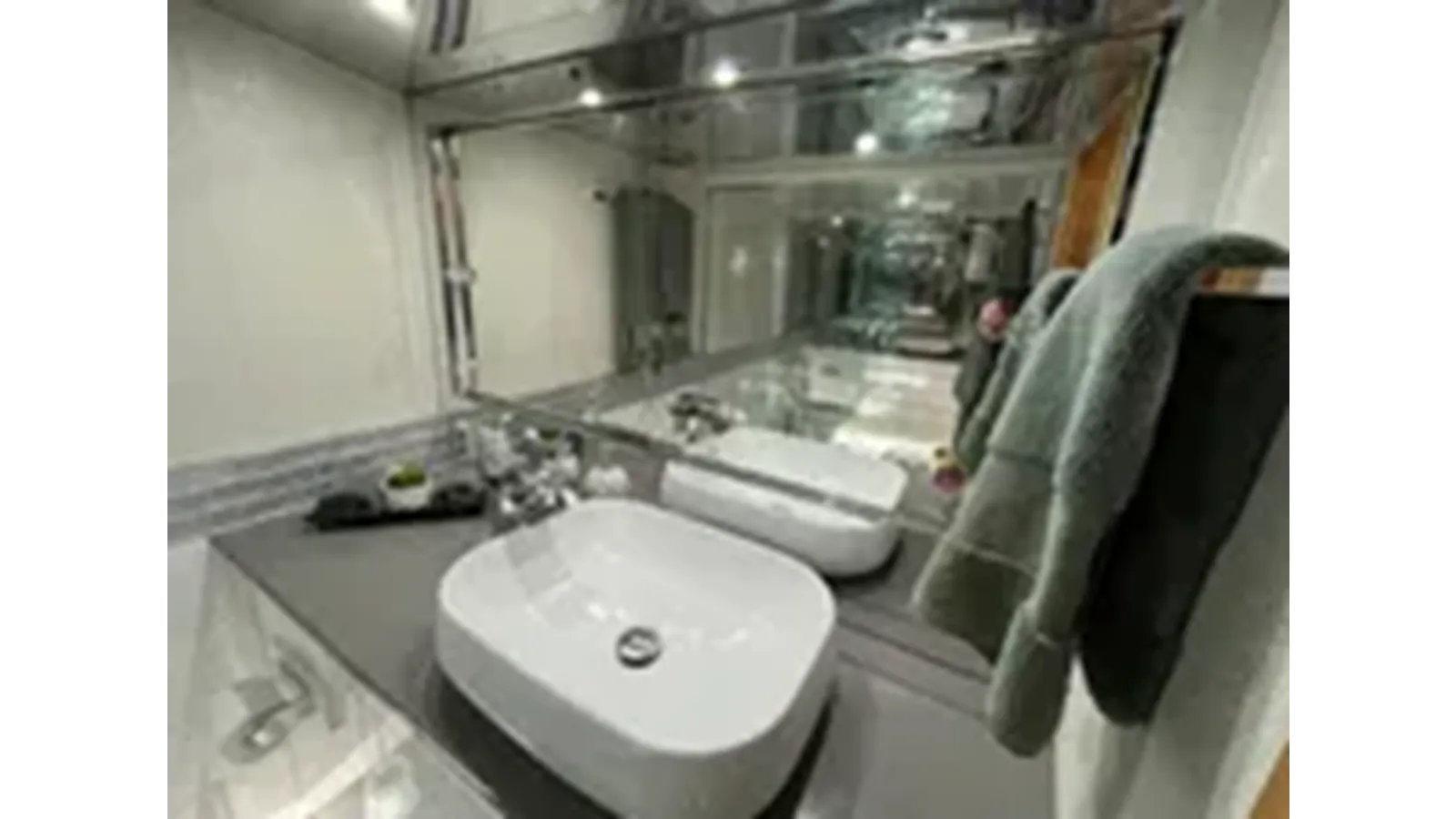 Лучшая цена на 1999 Hatteras 74 Sport Deck Motor Yacht - Hatteras