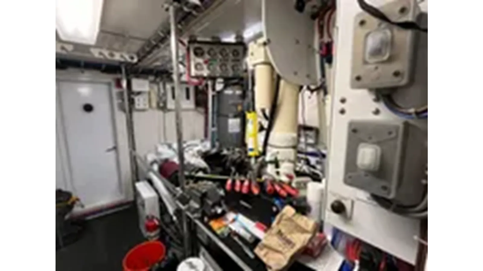 Лучшая цена на 1999 Hatteras 74 Sport Deck Motor Yacht 74