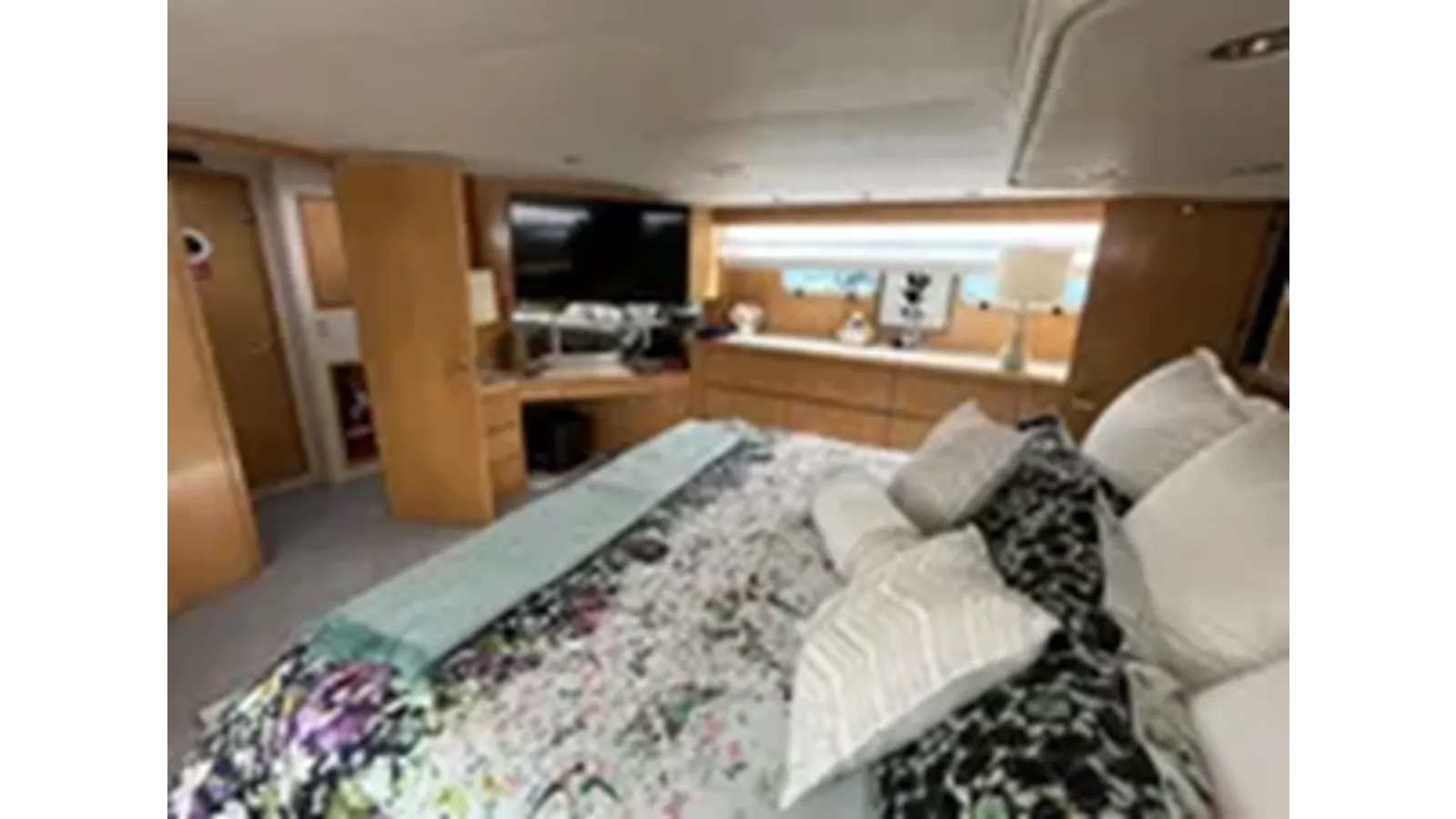 Купить яхту 1999 Hatteras 74 Sport Deck Motor Yacht - Hatteras в Shestakov Yacht Sales