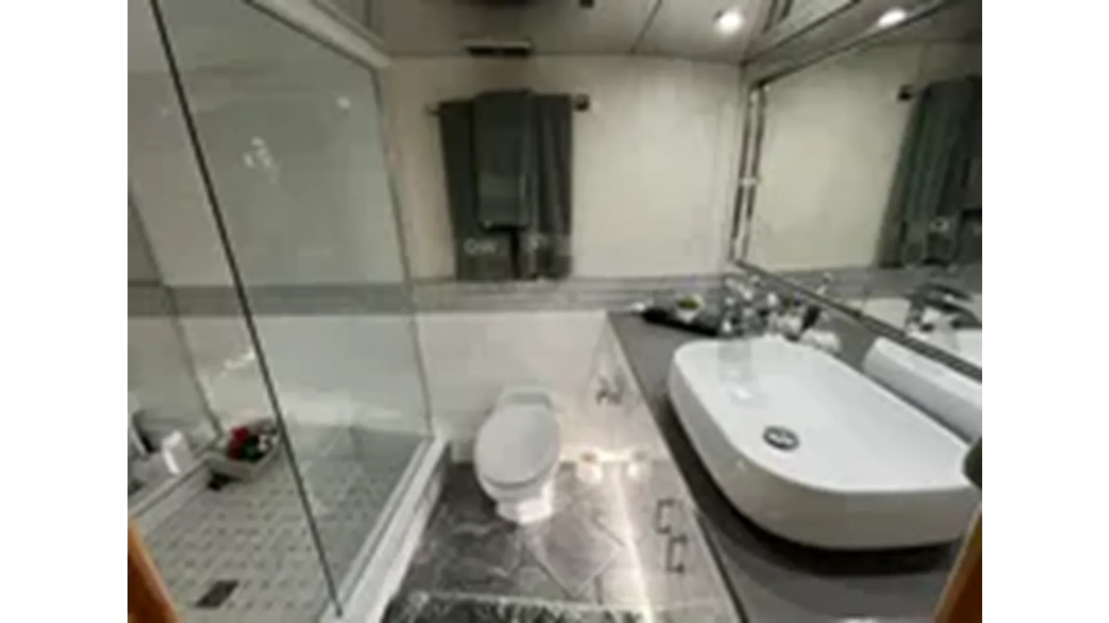 Лучшая цена на 1999 Hatteras 74 Sport Deck Motor Yacht 74