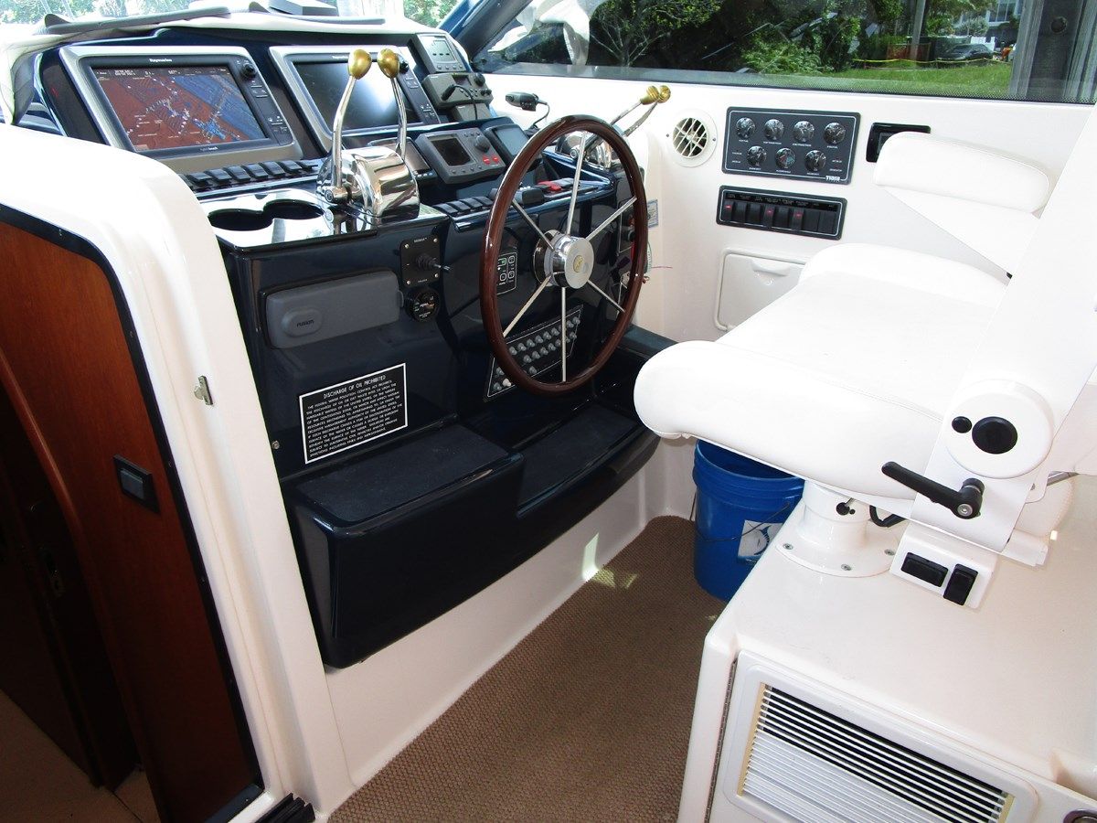 Buy a yacht 5050 - Tiara