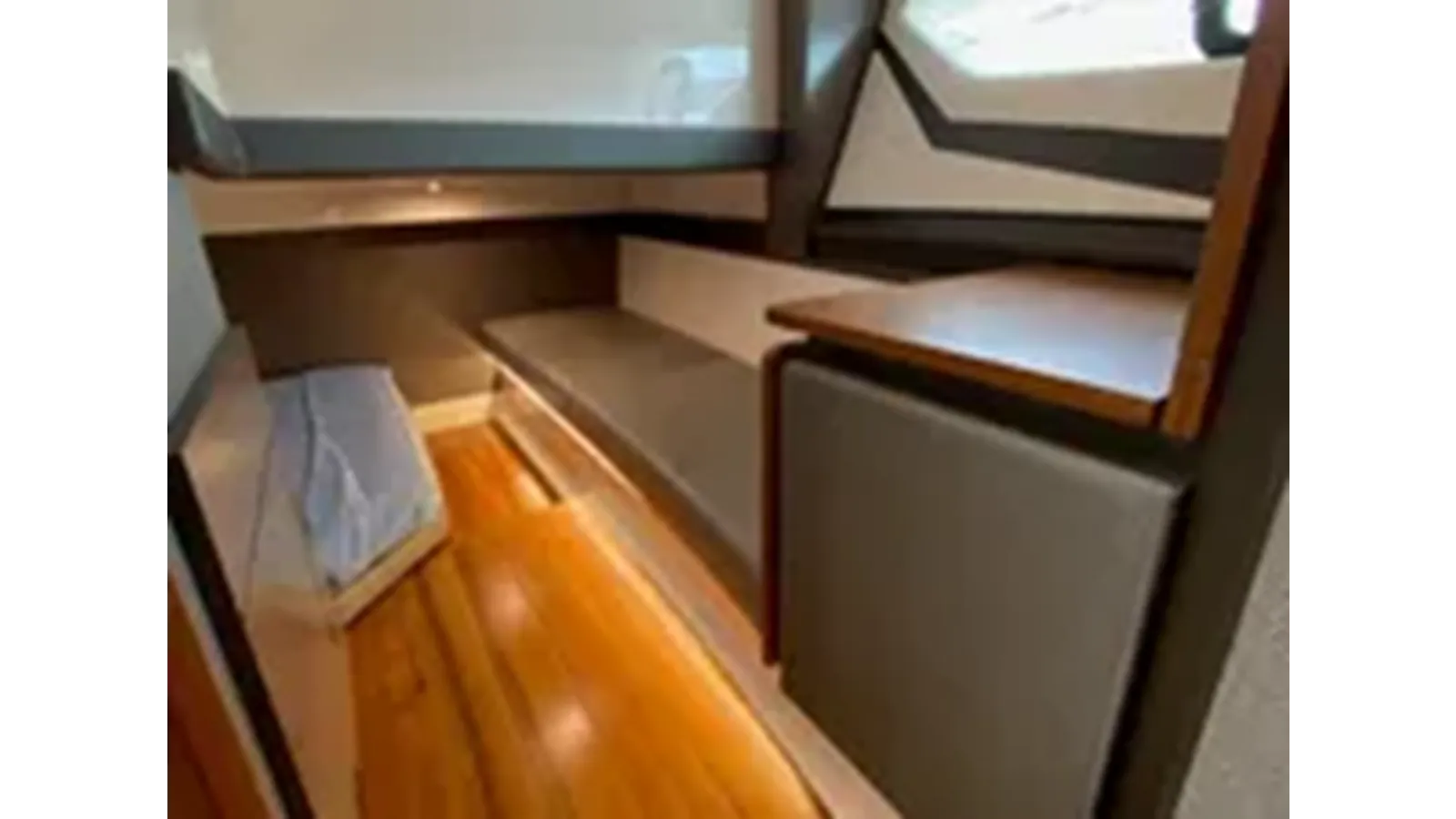 Buy a yacht 2021 Tiara Yachts 43 LE - Tiara