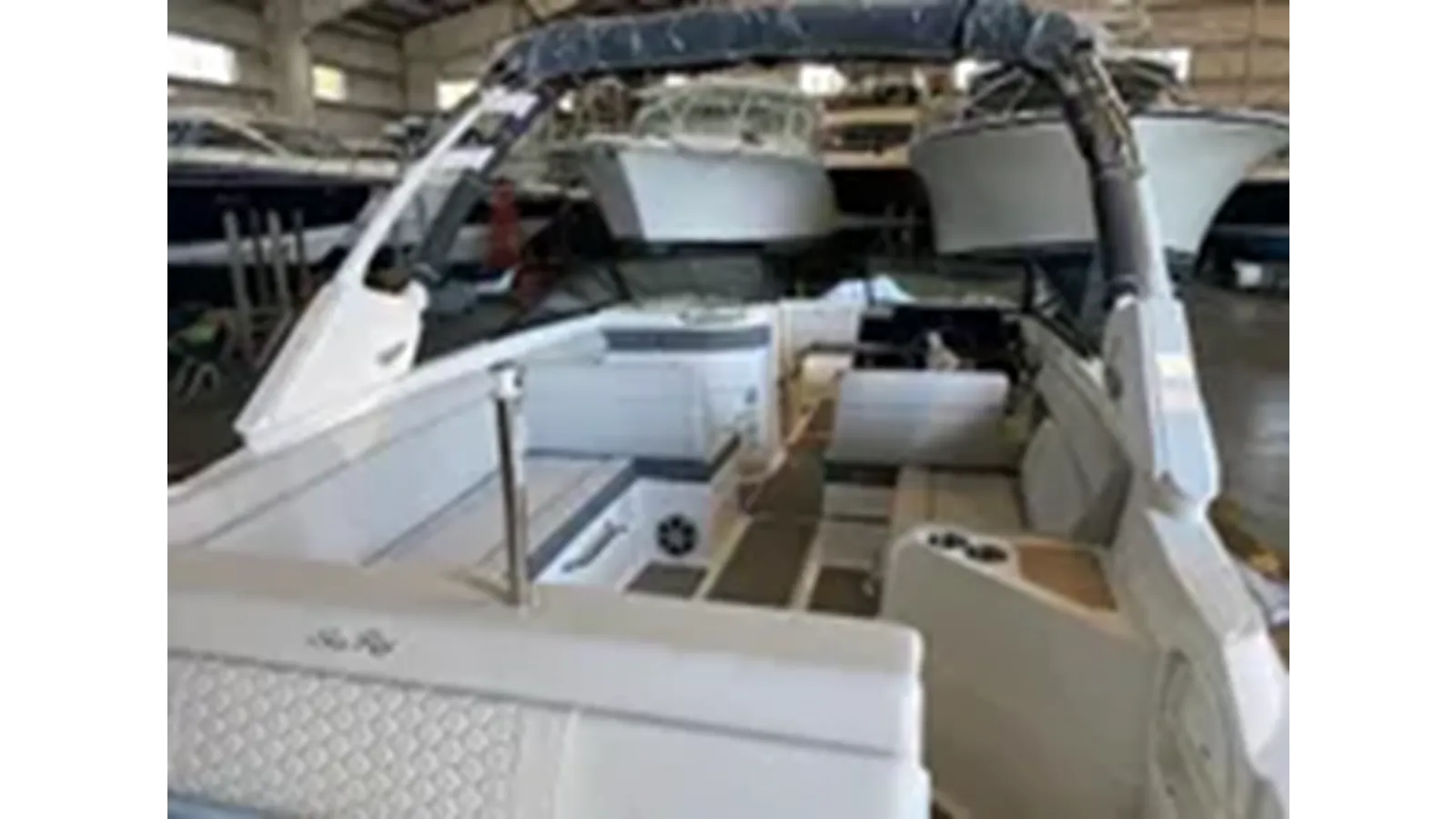 Купить яхту 2024 Sea Ray 270 Sundeck Outboard 29 в Shestakov Yacht Sales