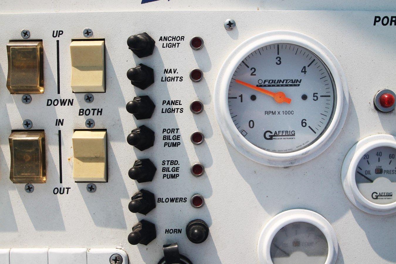 Six Feet Deep 42 Staggered yacht sale