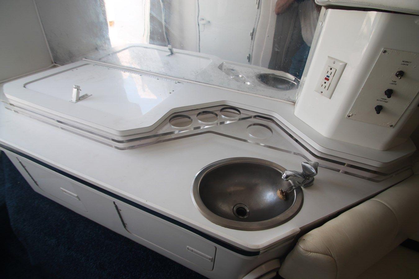 Six Feet Deep - FOUNTAIN