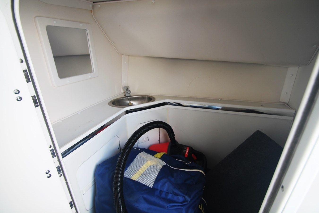 best yacht sales deals Six Feet Deep - FOUNTAIN