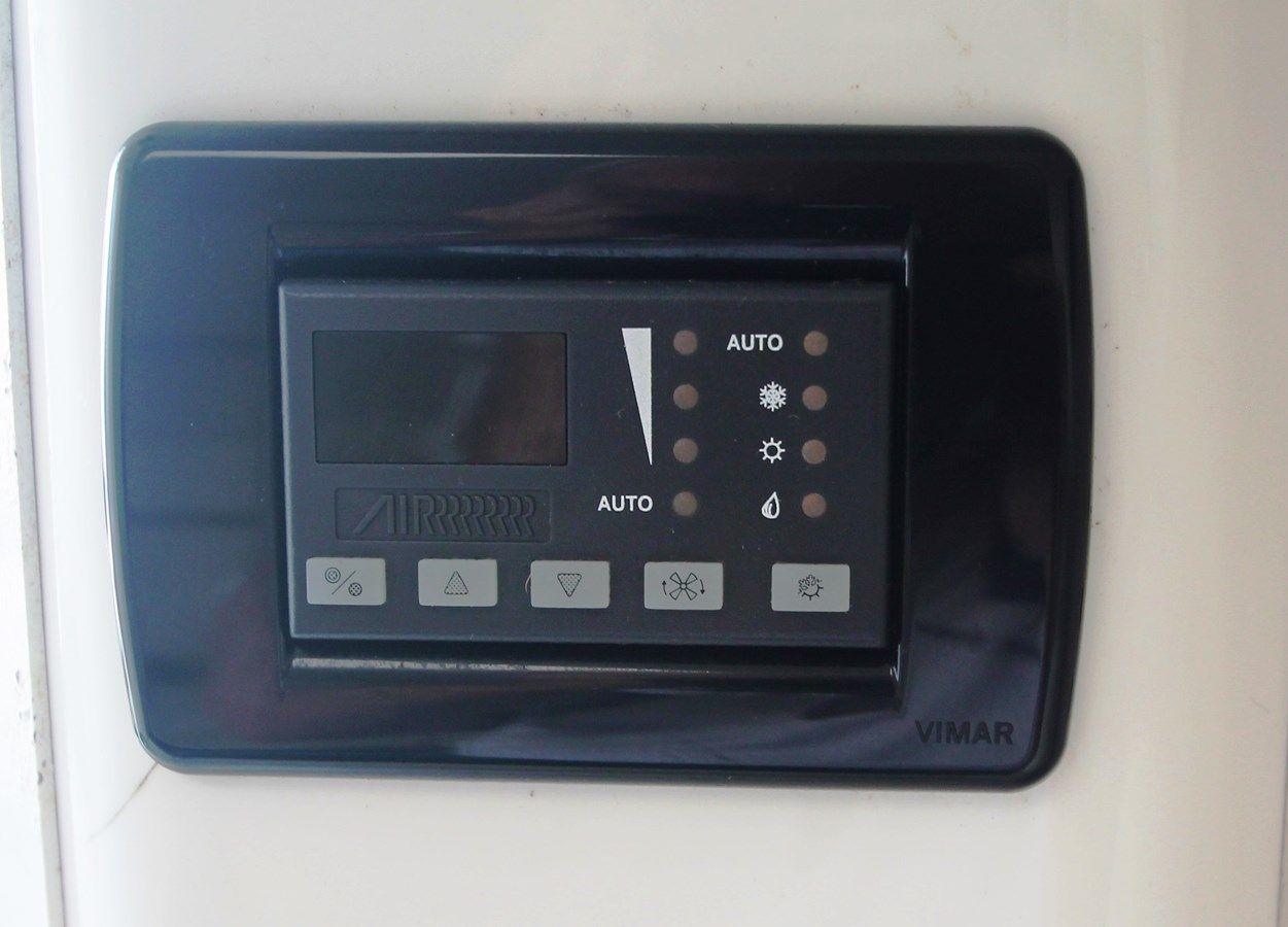 Six Feet Deep 1999 yacht sale