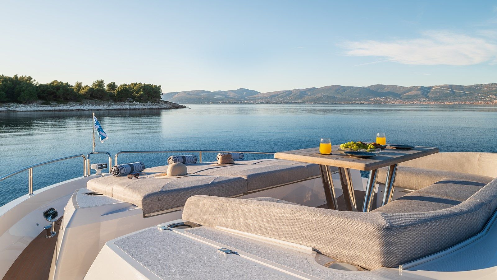 Buy a MOWANA 88 at Shestakov Yacht Sales
