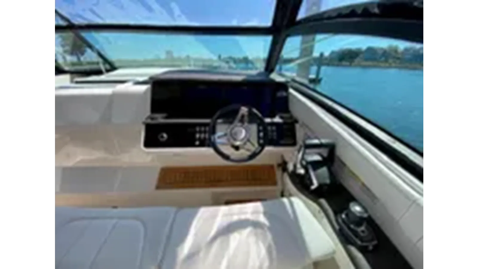 2022 Sea Ray 320 Sundancer Outboard