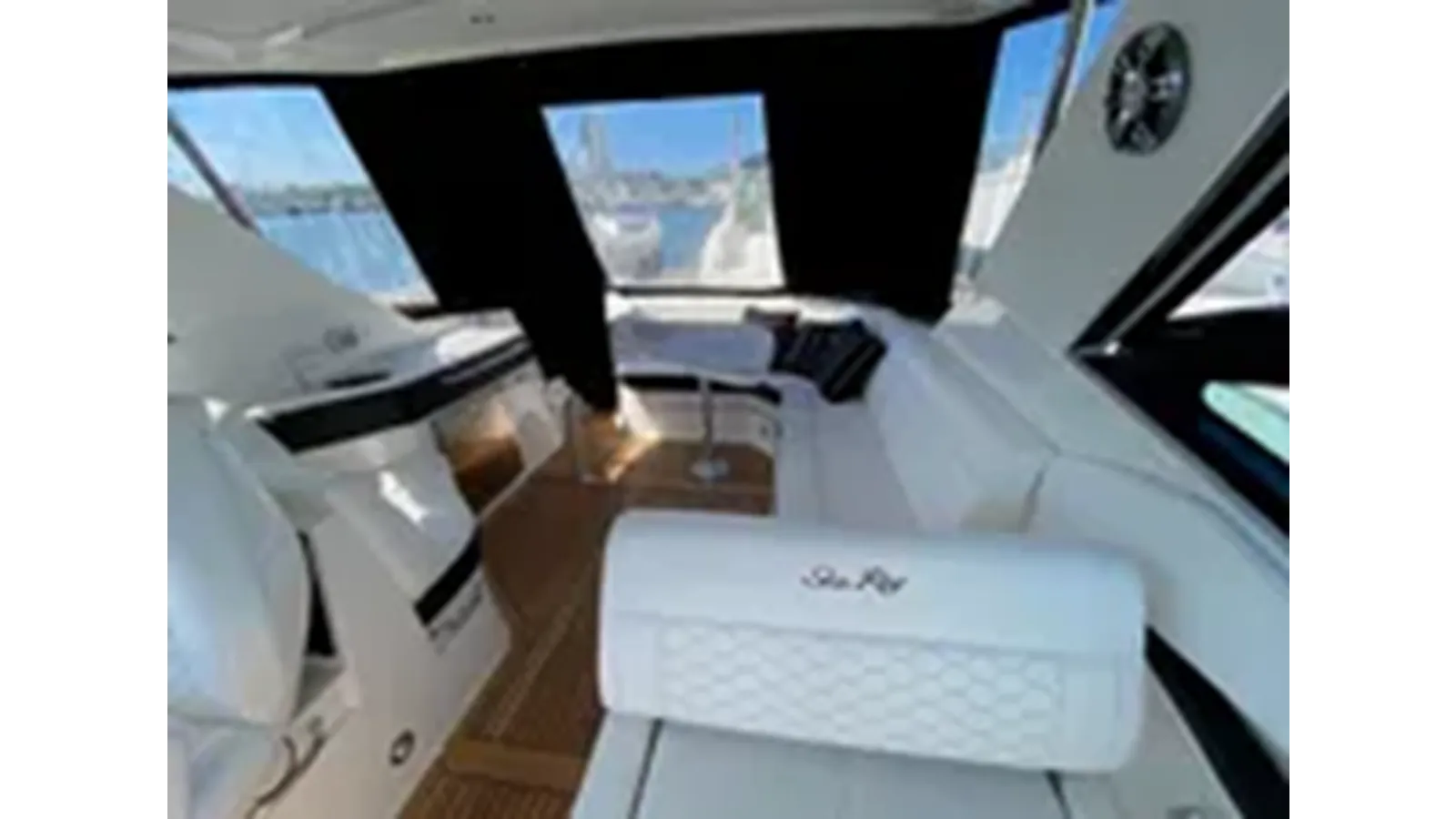 Лучшие предложения покупки яхты 2022 Sea Ray 320 Sundancer Outboard
