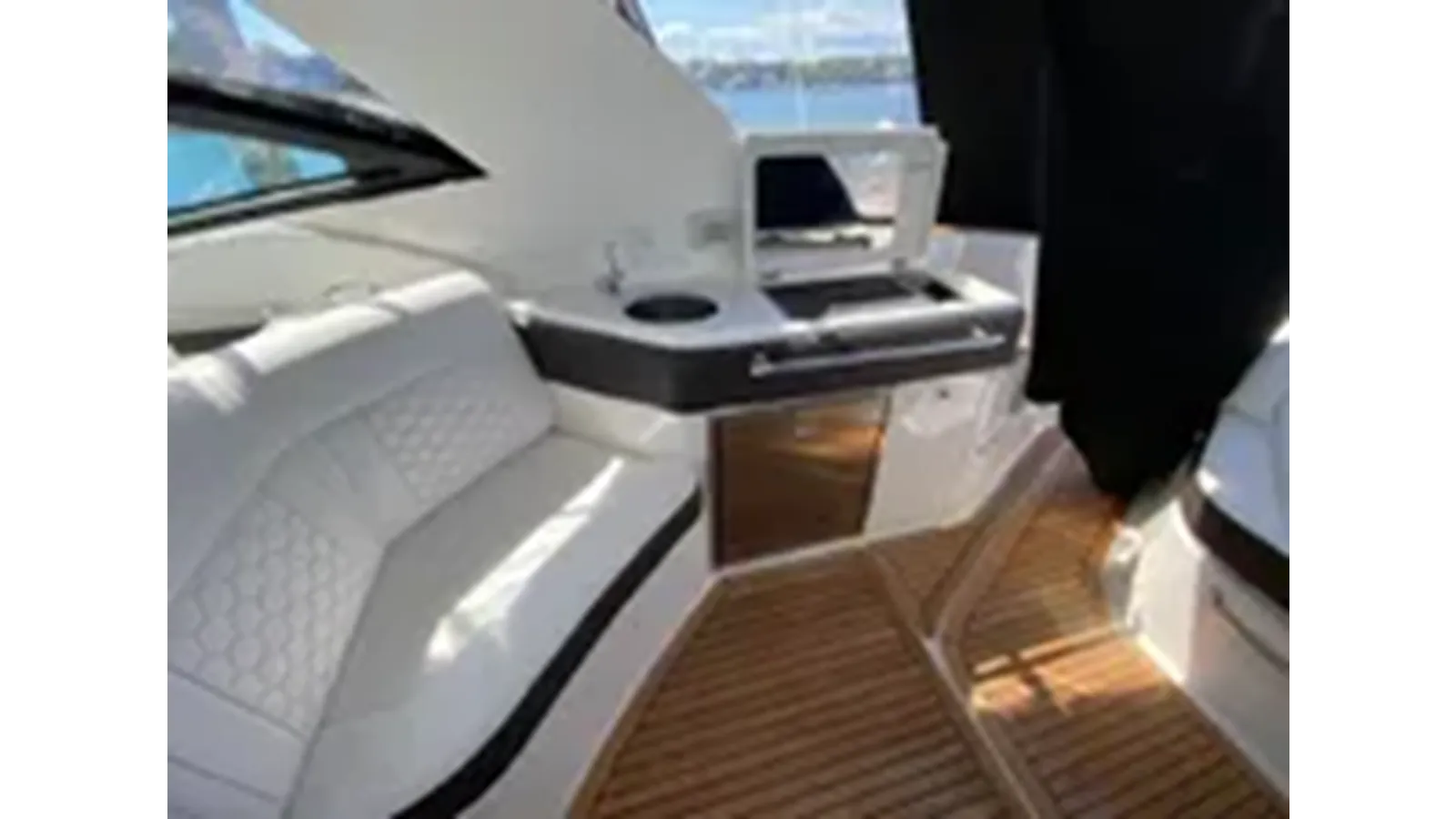 Стоимость яхты 2022 Sea Ray 320 Sundancer Outboard - SEA RAY