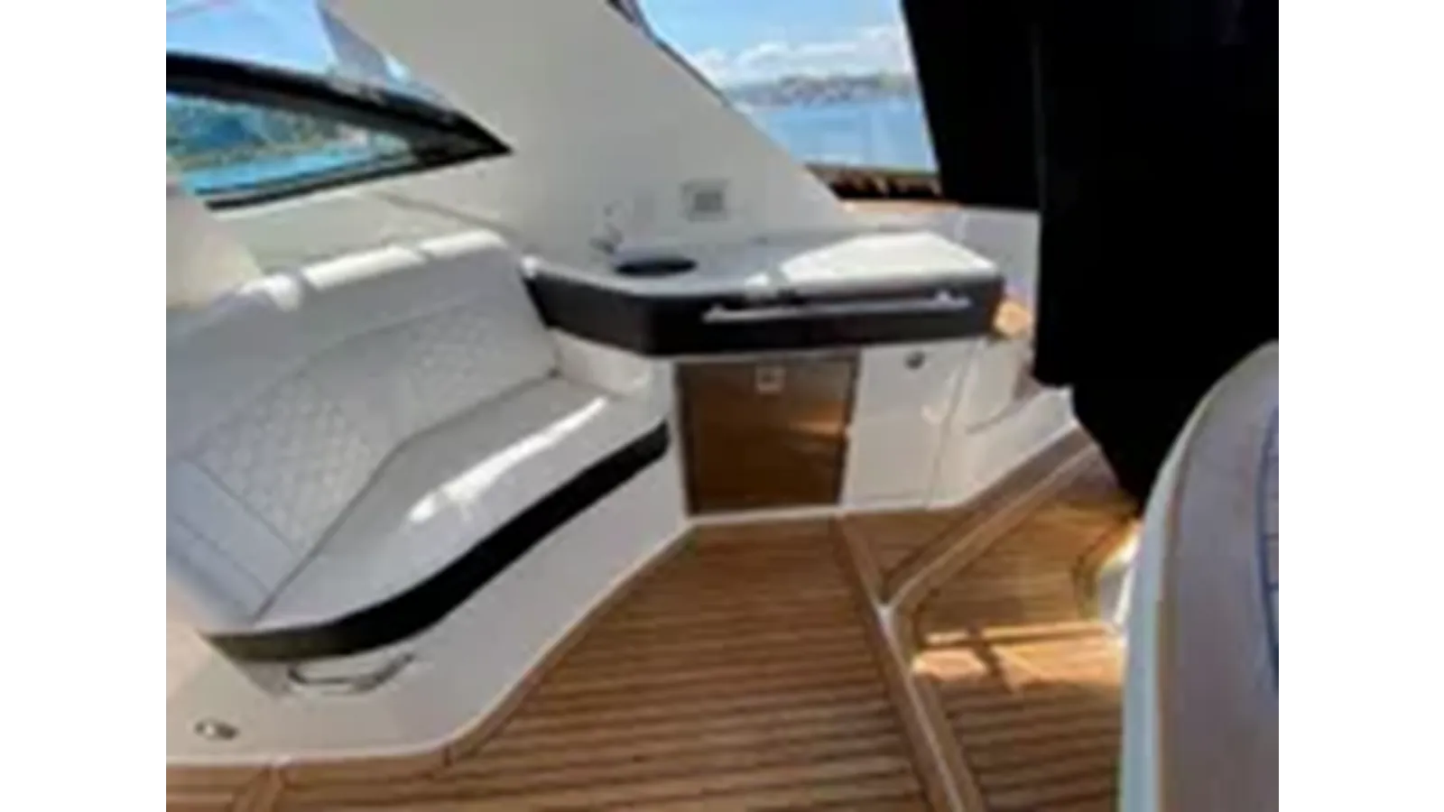 Купить 2022 Sea Ray 320 Sundancer Outboard Sea Ray 320 Sundancer Outboard