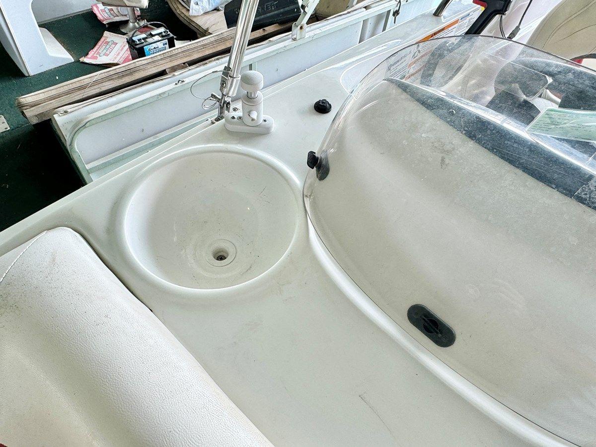 Стоимость яхты 019 Hurricane SunDeck SS201 NLFH Sun Deck SS 201 OB