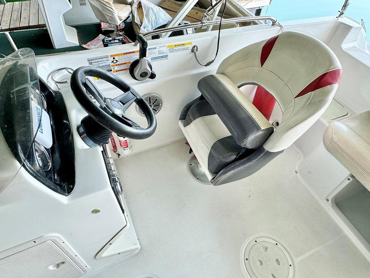 Продажа яхты 019 Hurricane SunDeck SS201 NLFH Sun Deck SS 201 OB