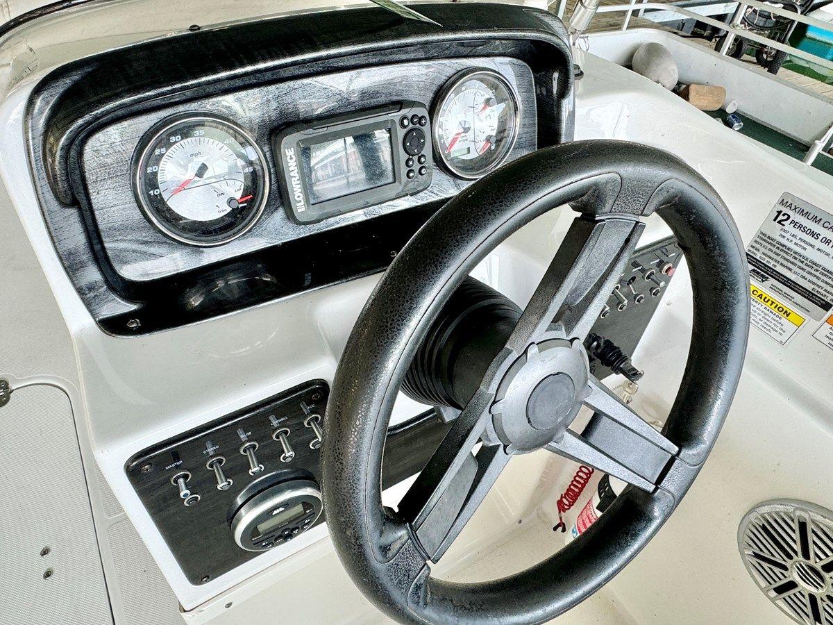 Купить яхту 019 Hurricane SunDeck SS201 NLFH - HURRICANE в Shestakov Yacht Sales