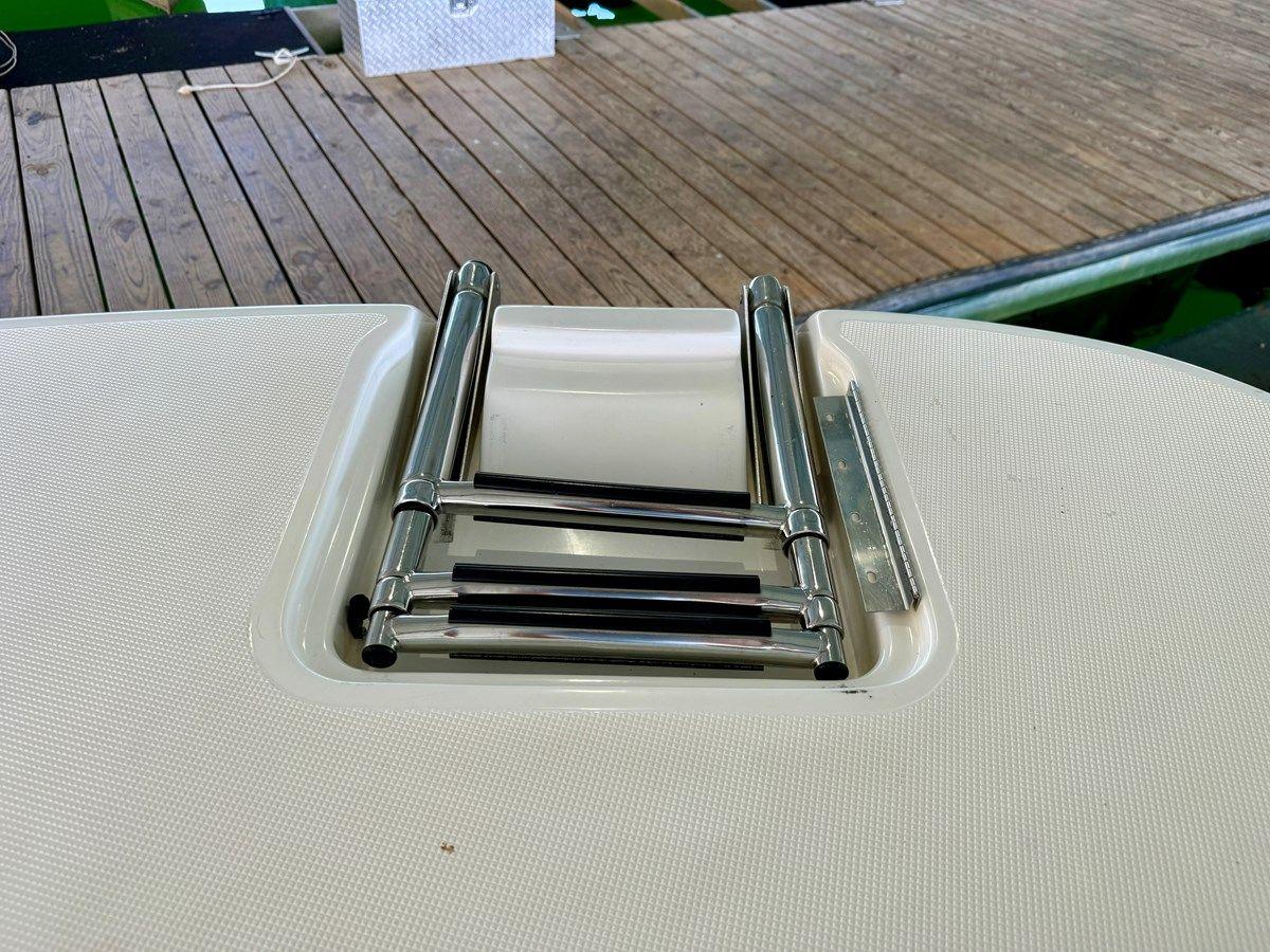 Купить яхту 019 Hurricane SunDeck SS201 NLFH - HURRICANE в Shestakov Yacht Sales