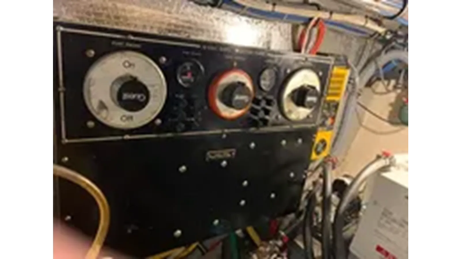 Купить яхту 1991 Hatteras 40 Motor Yacht 40 Motor Yacht в Shestakov Yacht Sales