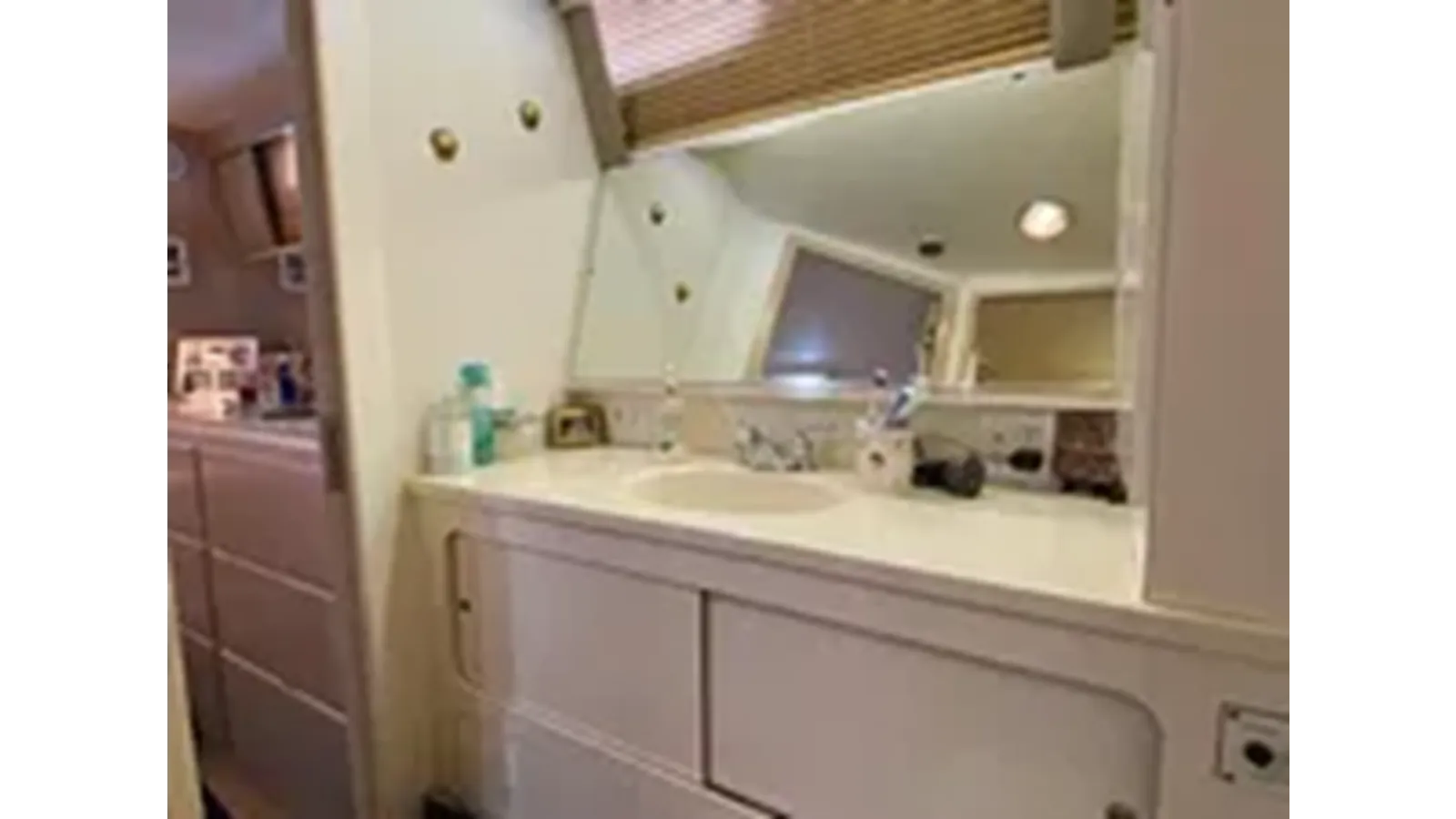 Купить яхту 1991 Hatteras 40 Motor Yacht 40 в Shestakov Yacht Sales