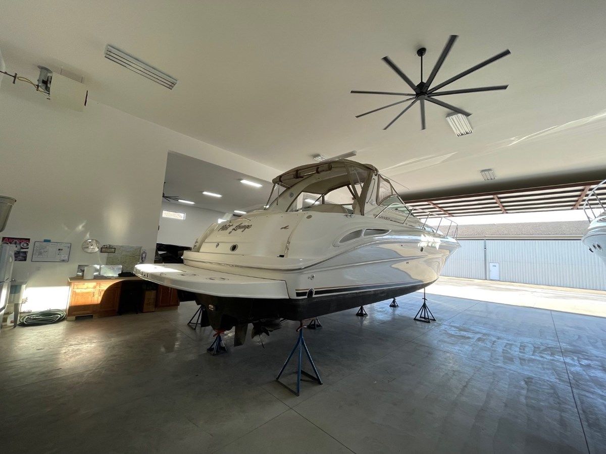 Buy a yacht PILOT LOUNGE 410 EXPRESS CRUISER