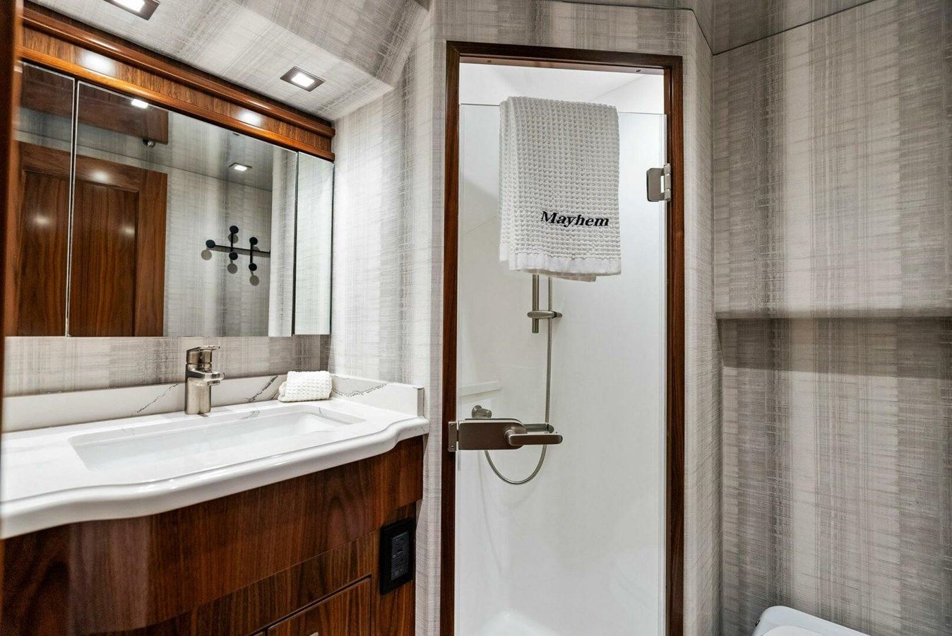 Купить яхту TEAM MAYHEM 80 Skybridge в Shestakov Yacht Sales