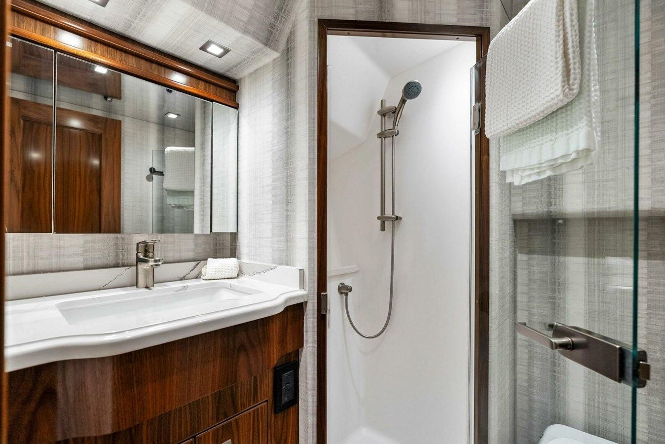 Стоимость яхты TEAM MAYHEM 80 Skybridge