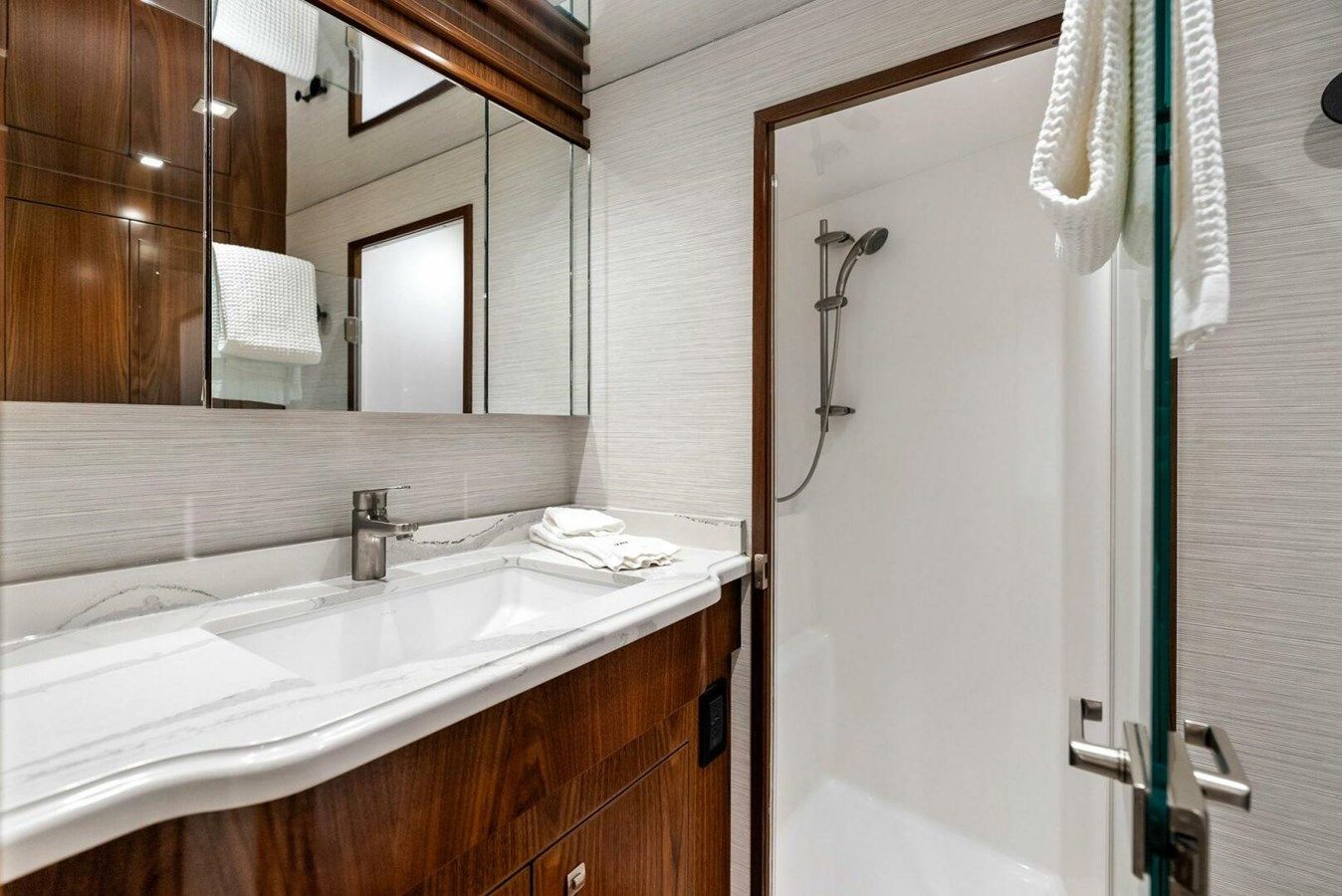 Продажа яхты TEAM MAYHEM 2018