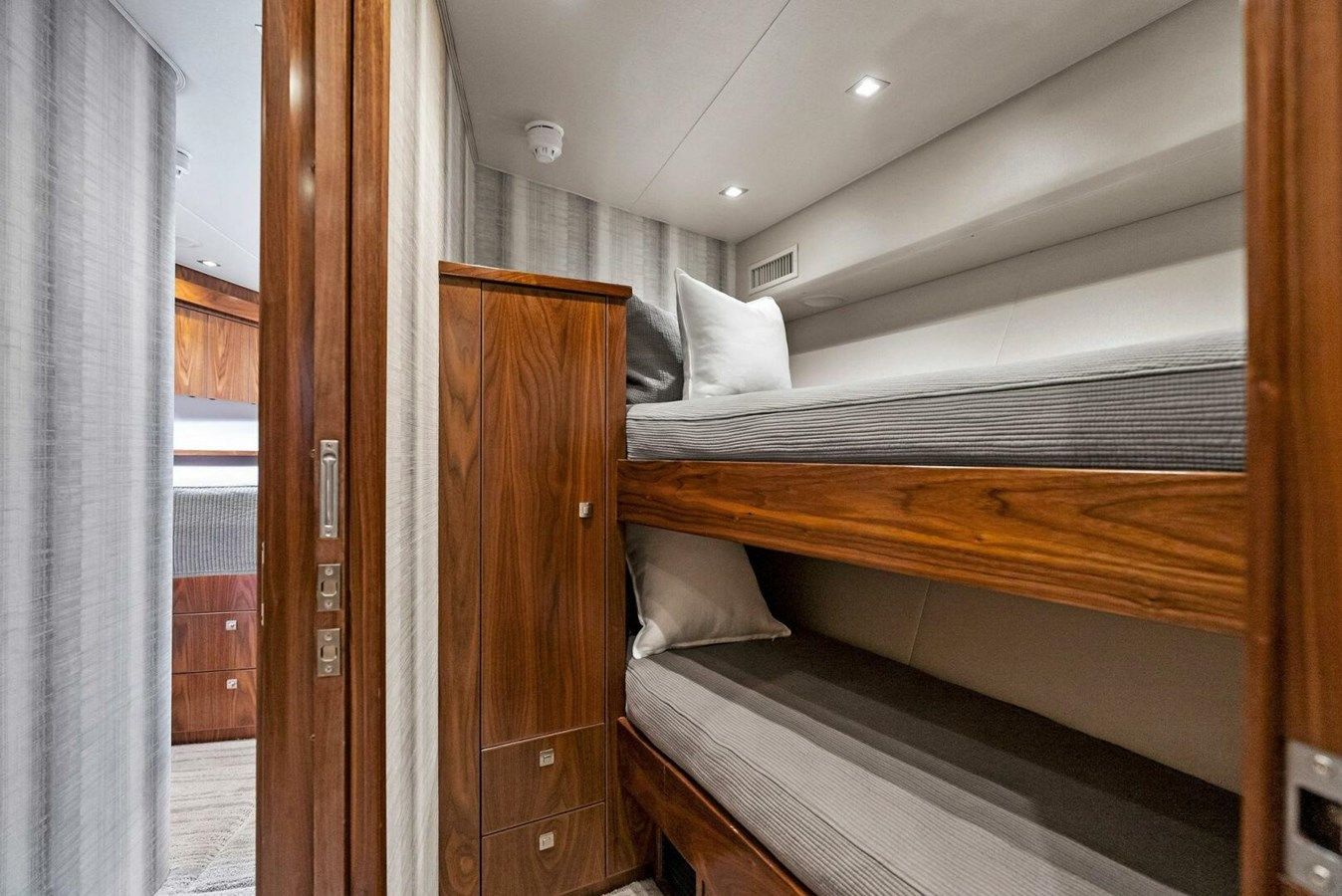 Продажа яхты TEAM MAYHEM - VIKING