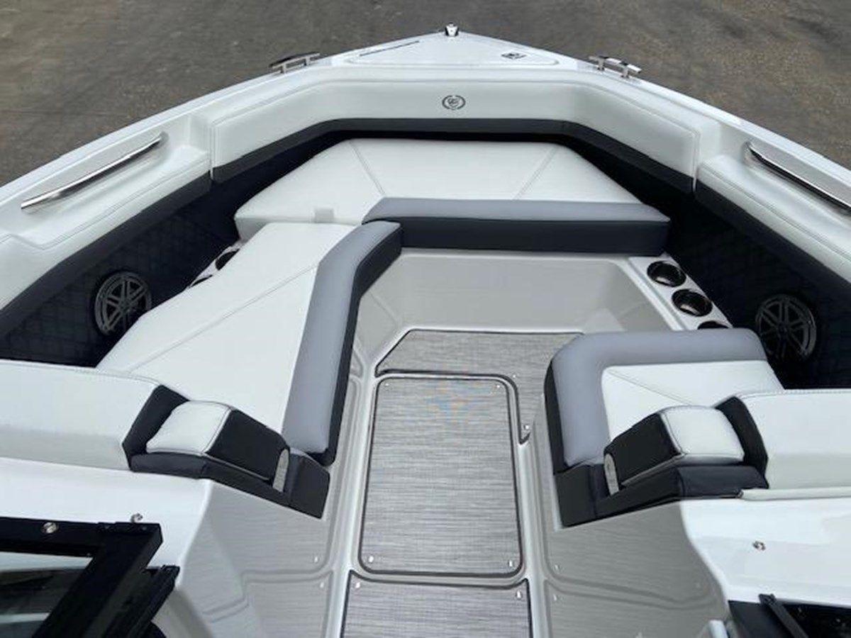 best yacht sales deals 2024 Cobalt R6 - COBALT